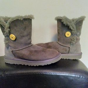 UGGS!!!  GREAT PRICE !!MINI BAILEY BUTTON II BOOT